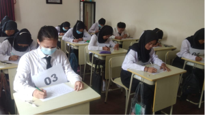 女性実習候補者による学科試験